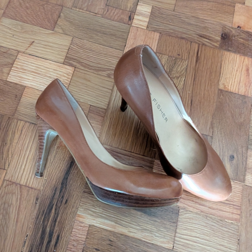 { Marc Fisher } Platform Pumps Caramel Leather Round Toe